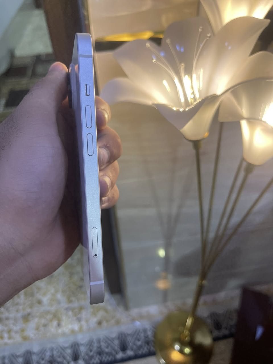 ايفون 13 عادي بطاريه 128نضافه فول تك سيم نموذج Mسعره 410بي مجال رقمي ***********
