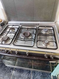 طباخ للبيع خمس عيون +فرن كلشي شغال ب125وبي مجال 07722321632