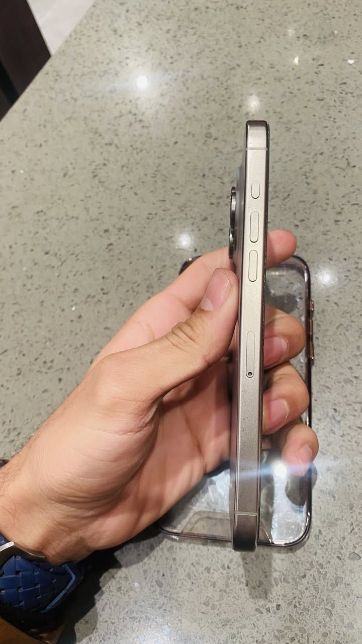 السلام عليكم 
15 pro mex 
بطارية 95% ذاكره 256 جهاز مكفول وزلغ واحد مابي 
رايده 1150 وبي مجال
بغداد الحبيبية
***********
