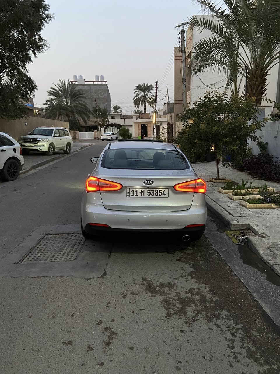 السلام عليكم
سيراتو 2013 خليجي مواصفات خاصة فول الفول 
بصمة + بصمة ابواب وجنطة 
ترحيب عند القتراب 
مري شفط 
تبريد منفصل + شاشة بل تبريد 
كشنات جلد 
فتحة 
لدات خلفية لدات امامية 
حساسات خلفية امامية 
كامرة + مسجل شاشة لمس بلاد 
مكينة 1600 دوش بلاد مفتوح قبغ ولفات فقط 
بيها قطعتين صبغ باب او جوملغ 
السيارة بيها سونار 
ماشية 145 
العنوان : بغداد السيدية 
السعر : 112$بيها مجال بسيط 
الرقم : ***********
