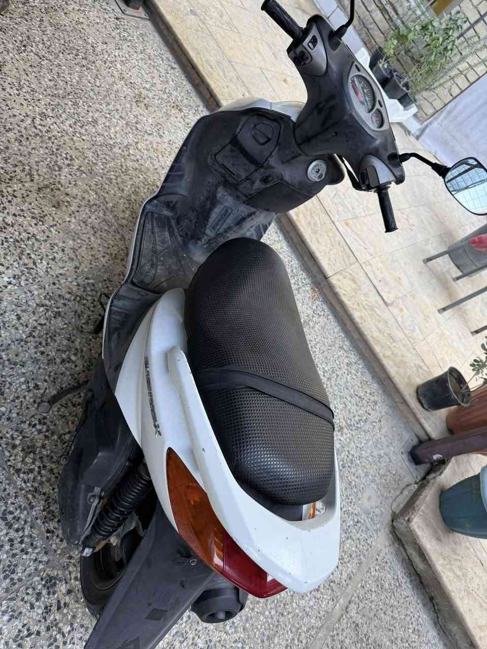 السلام عليكم
سكنس نثية ١١٠ ياباني
دراجة نضيفة خير من الله شلعة ومعدل
مابيها اي نقص مكينتها مكفولة 
مكاني بغداد البلديات رايدها ١٠٠٠(مليون) وبيها مجال
***********
