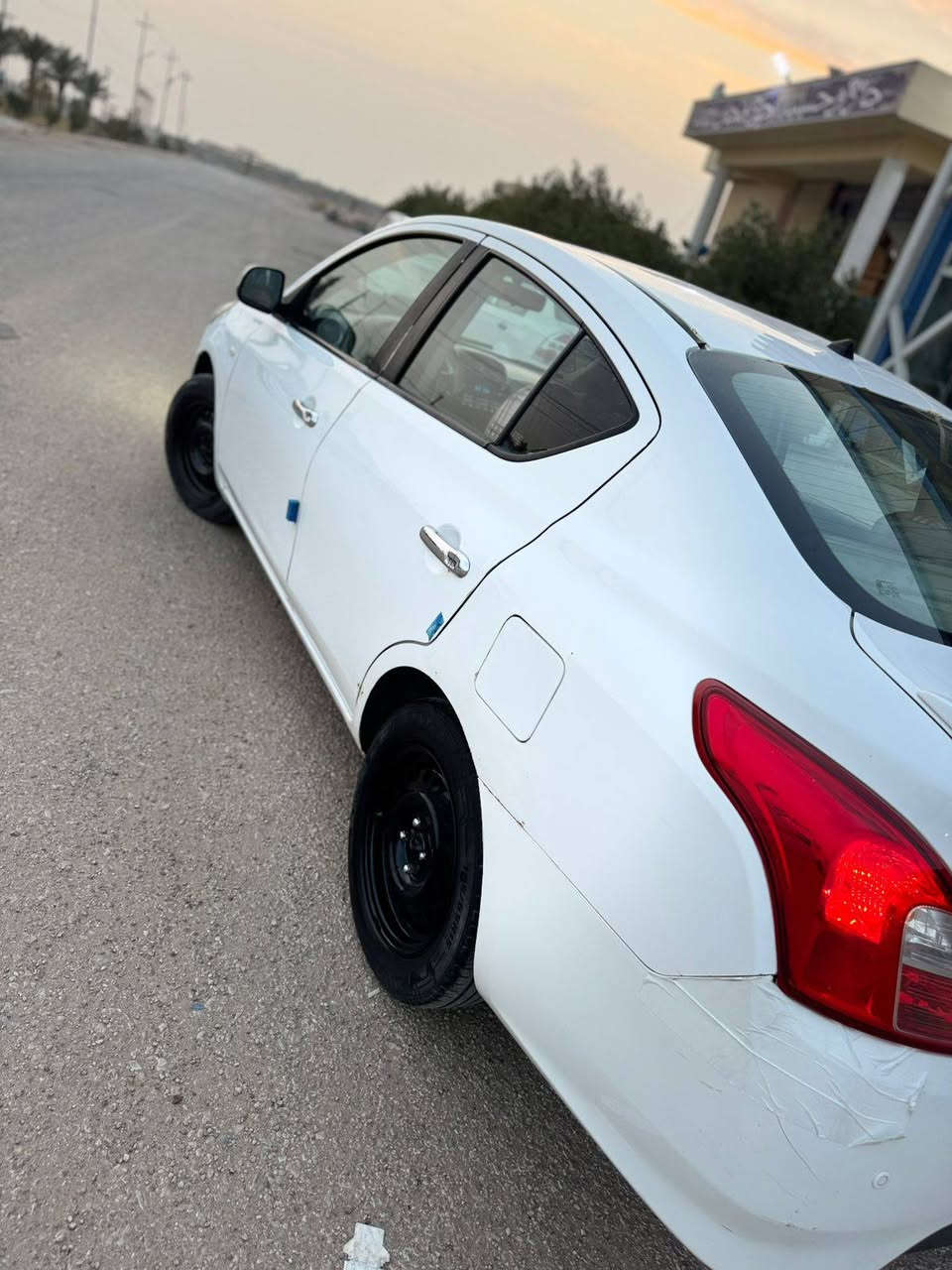 السلام عليكم نيسان صني 2021 هندي بليت الزركه سياره مكفوله كفاله عامه كير مكينه وحداديه وتخم تاير تبريد تدفئه سيار ماشيه 89 رقمها اربيل باسم شركه سنويه غير نافذه مكان السياره النجف سعر السياره 102 وبيها مجال للتواصل***********
