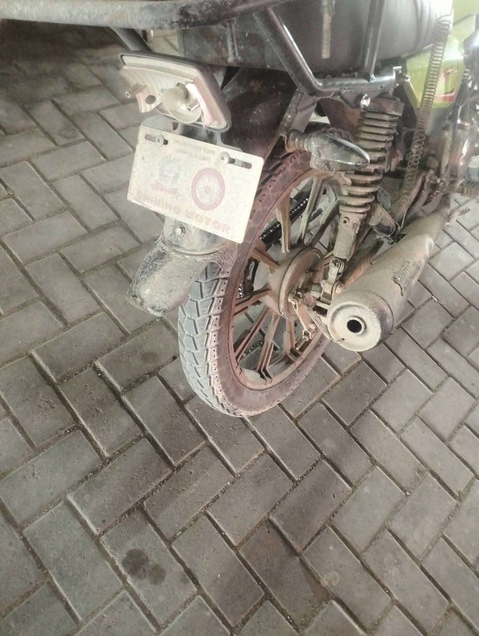 سلام عليكم دراجه شاينك كلك كدامك مثل ما بوضح بصوره كهربايات سلف شغال دراجه خير من الله شوفت عينك (تره مالي خلك اغسل الدراجه) السعر 750 وبيه مجال (***********)
