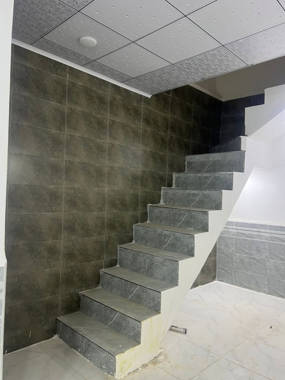 دار للبيع

#بيت_للبيع : #بالــنـجـف - حي النداء     
  (  🔴  تابع_التفاصيل_الكاملة  🔴  ) 
_________________:
دار سكن -

مساحة100متر 
 شارع10 م   موقع مميز

طابق واحد يباع بسعر مناسب --
🔘
__________________:
الموقع البيت : النجف- حي النداء 
 

    🟦ليكم #التفاصيل_الدار الكاملة 🔶
➖➖➖➖➖➖➖➖➖➖➖➖➖➖
يتكون من غرفة وصالة واستقبال  ومجموعة صحياة
——-----:

➖➖➖➖➖➖➖➖➖

#للاستفسار أكثر يرجى الأتصال أو المراسلة🔰

أو زيارة-المكتب النجف الأشرف-حي السلام         
        سايدين سلام جامعة قرب حسين قفطان
مجاور الساحل للمرمر 

-***********_📲واتساب- اتصال ☎️

-
____________⤵️______________ :

مستعدون للتنفيذ البناء الدور حسب الطلب ❗
➖️ 
      لدينا_كادر هندسي متقن للبناء

 #بأحدث_التصاميم_العصرية_الحديثة

كل ما عليك الاتصال أو المراسلة على واتساب

تصميم - تنفيذ -اشراف - مقاولات - عامة 
. ___________:

احصل على عقار أحلامك معنا، نحن مكتب عقاري موثوق، ومتخصص في تلبية احتياجاتك السكنية والتجارية ❗

لمعرفة السعر علق ( تم)

***********

‭0781 153 0145‬

***********
مكتب الشارقة
