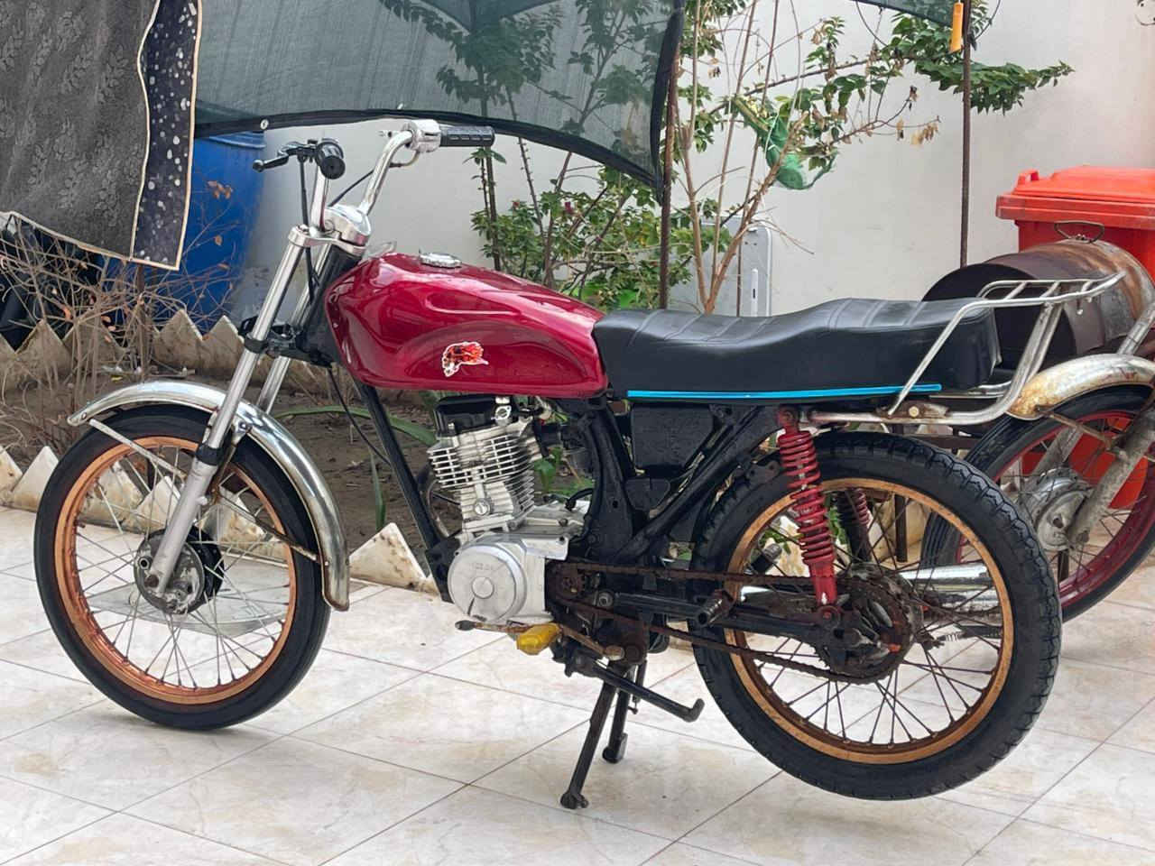 سلام عليكم دراجه أيراني للبيع ادوات مكينه انتنس مفتوحه وياله فافون كشن تفصال التانكي المضلع الاصلي  سعر دراجه 400وبيها مجال مكاني ابو الخصيب *********** طريق الصحراء
