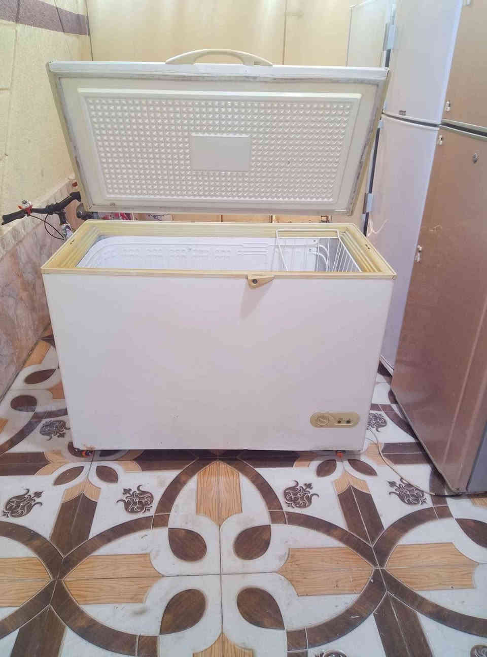 مجمده للبيع شرط الشغل السعر 150 مع التوصيل داخل البصره مع الضمان بالتجميد   *********** البصرة, العراق
