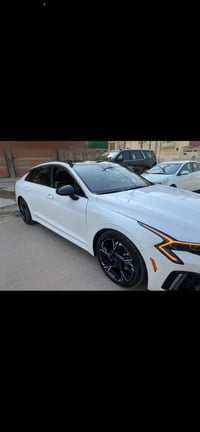 سياره k5موديل 2025فول سياره صبغ دوسه صفحه اليمنى مكينه 2500الاستفسار 0...