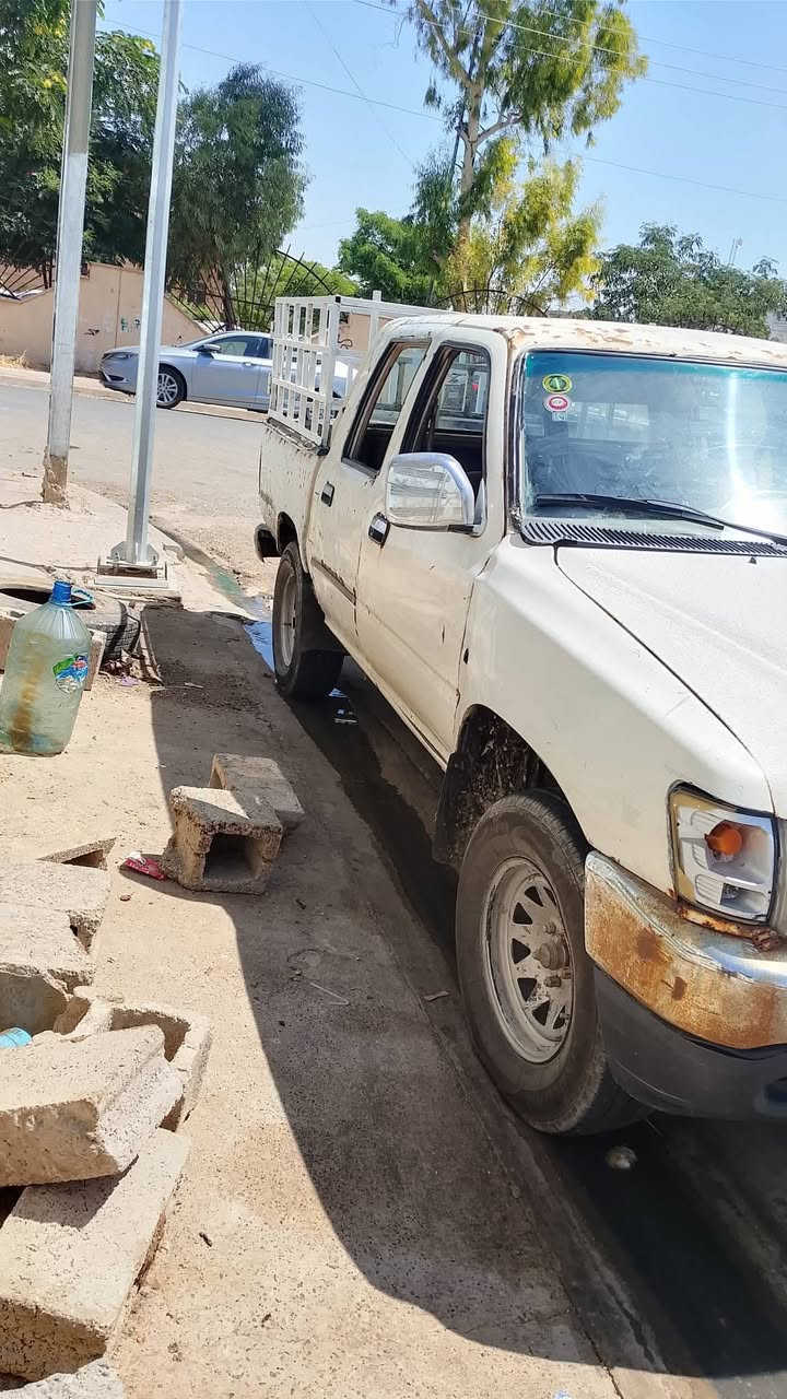 سلام عليكم بيكم دير 2007 سنويه عضم عاج  2027   بس تحويل  السعر 27//////***********
