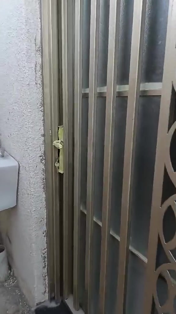 عنوان شارع الشيوخ شارع مقابل سكلة زمن  يبعد عن شارع الشيوخ ١٨٠متر
ويبعد عن شارع جوهره العرب ١٠٠متر
البيت يحتوي 
مراوح عدد ٤
تانكي
كيزر
خلاطات
منظومة انترنت
خط مولد
مجهز من اناره ٤٠ سبورت لايت
بيت بناء جناي طابوك وصب كونكريت 
نزالات 
١٠٢متر 
واجه ٧.٢٥ متر
نزال ١٤متر
طابو زراعي سند 25 تحويل مباشر من صاحب الكاع 
65 وبي مجال قليل
مكان كلش حلو ومرتب
تواصل وات ساب 
***********
