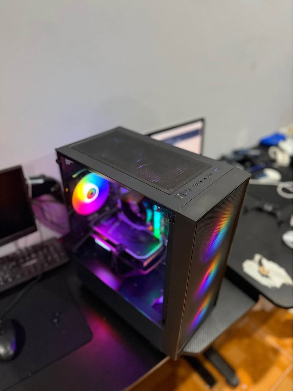 CPU: Ryzen 5 5500
GPU: RTX 4060 8g zotac
RAM: 16 GB RGB 3200 mhz 
HARD: 512 SSD M.2 
PSU: Power Supply 650 watt+bronze
M.TH: Asus prime b450m/a
CPU COLLER: AMD STOCK 
CASE: Game Max 6 fan rjb

سڵاوی خواتان لێبێت 
کەیسێکی گەیمنگی زۆر بەهیز 
زەمانی ١ مانگی هەیە 
نرخی یەک ملیۆن 
(٦٧٥$)
گەیاندن بۆ هەموو شوێنێک هەیە 
***********
*********** أربيل, العراق

