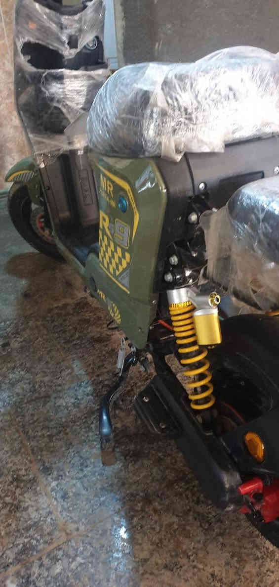 دراجه شحن R9 من شركة ونلي Winlee ..  اكبر حجم بطاريات 32 امبير 60 فولت مع شاحن سمارت smart charge ..

تشتغل سويج وبصمه وكارت  دراجه جديده استخدام شهر  تقريبا  غراضها موجوده بمجمع بلبصره قضاء المدينه قرب فلكة الغدير موجوده غراضها مال شركة الاصليه ..

سعر الدراجه 550 وبيهه مجال للشراي  ..
 الاتصال او واتساب :-***********
مكاني البصرة قضاء المدينه .
