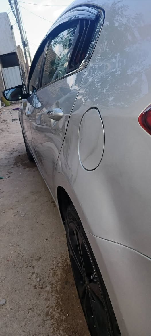 سيراتو موديل 14 بيه صبغات بسيطه ابيع حزام بدون ضربه وبدون معجون خليجي مكينه 1600 سياره جاهزه رقم اربيل اريد  مراوس موديل احدث حسب القناعه ***********  المكان النجف مواصفاته مري شفط
حساسات 
تبريد امامي خلفي 
5 ويل كب 
تحكمات ستيرن 
مثبت سرعه 
سياره جاهزه من كولشي
