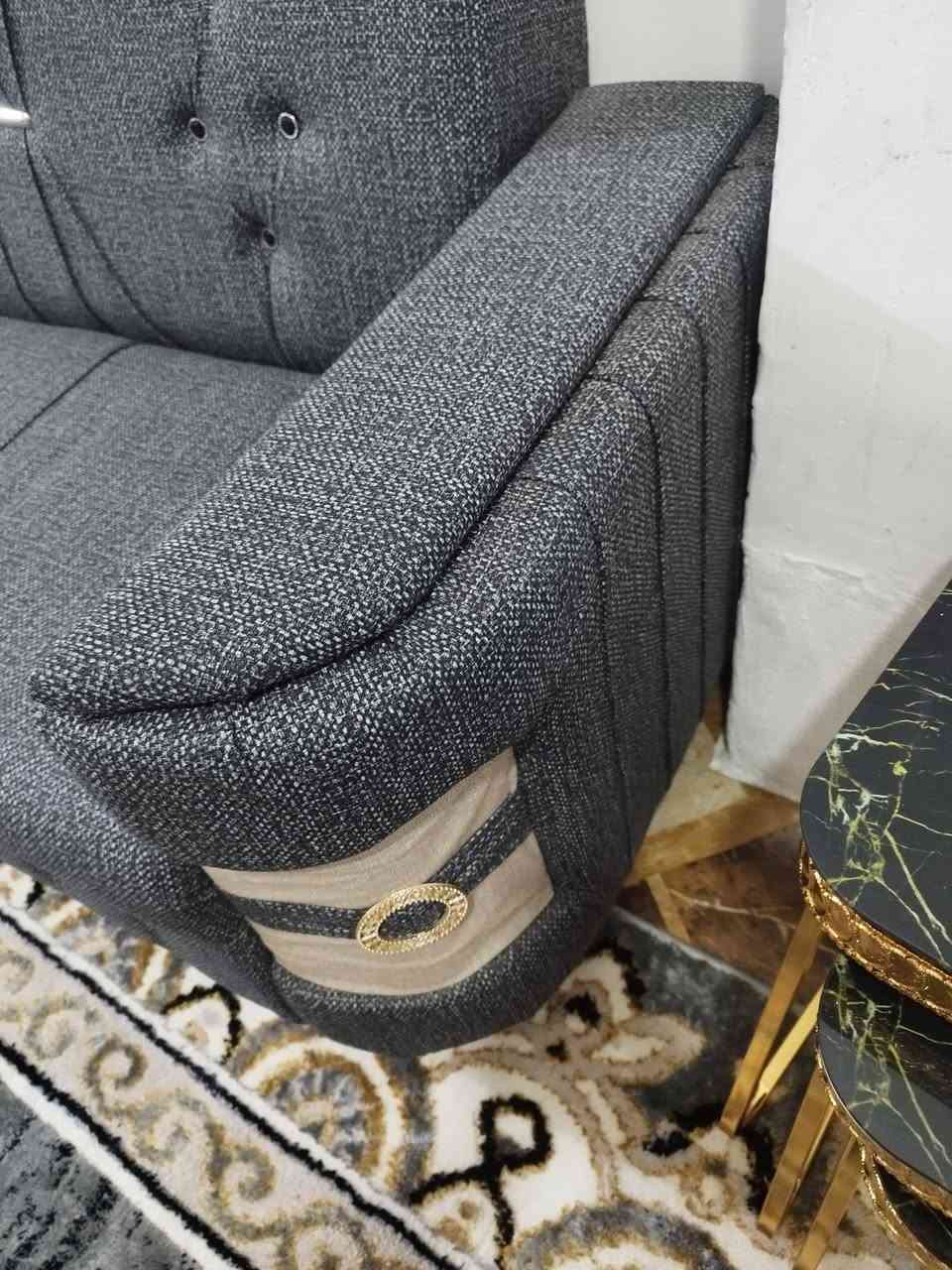 السلام عليكم متوفر للبيع جديد شهر من  مشترينه شغل درجه اولى تخم 10 مقاعد بغداد الامين الثانيه قرب مجالس بلدي السعر 250 الف *********** ابو حيدر
