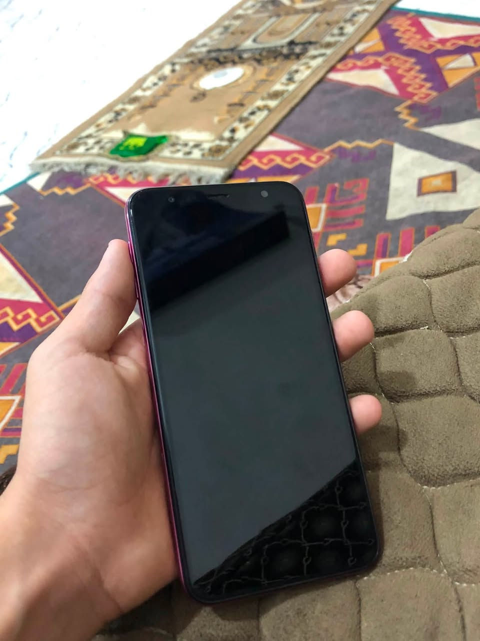 سلام عليكم جهاز سامسونج گلاگسي للبيع ذاكرته 32 جهاز نضيف مداخل صيانه ابد كلشي بي شغال لونه وردي كما موضح بل صور السعر ٥٠ وبي مجال بسيط المكان جزيره بغداد السياحية للاتصال على الرقم هذا ***********
