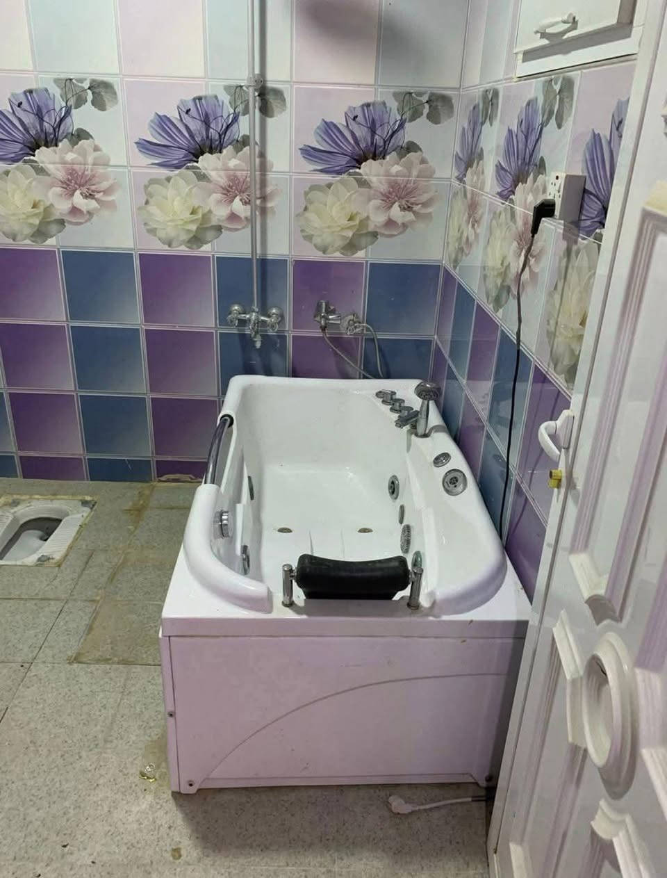 للبيع بيت في منطقة حي النفط الجديد ال٣٦ 
مساحة ٢٢٠ متر 
بناء سنه ٢٠٢٣ طابقين 
٥ غرف نوم 
صاله عدد٢
مجمع صحي عدد ٣
استقبال 
مطبخ 

مكتب ظلال الخير 
بدايه شارع الفنادق مقابل صيدلية المراد 
***********
