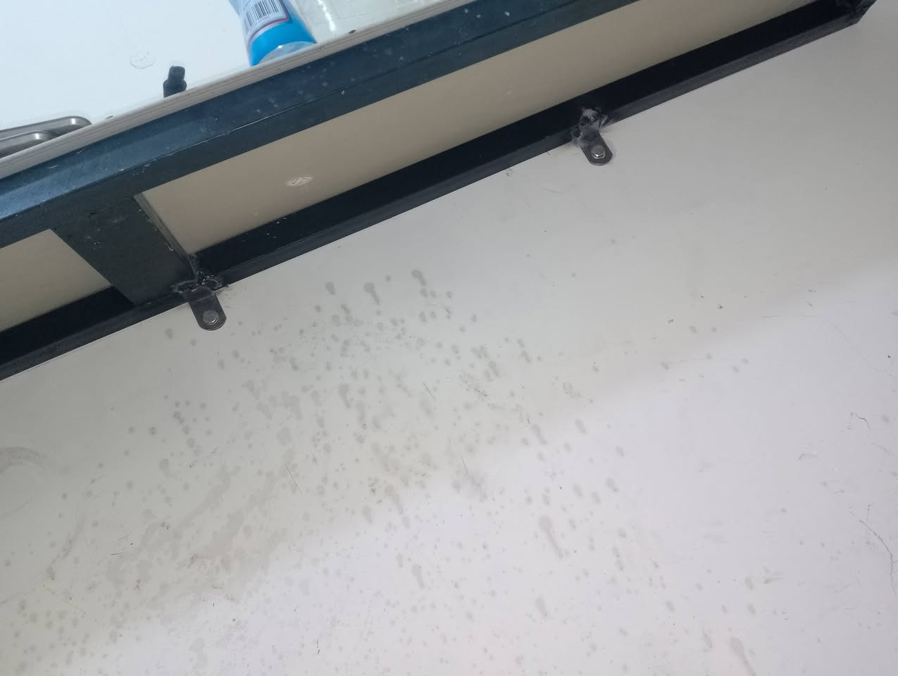 دكت متر ونص ستيل نضيف سعره 50 قفل
رف حديد تفصال مترتين +مترتين حرف L
الرف سعره 30 قفل 
للتواصل ***********
