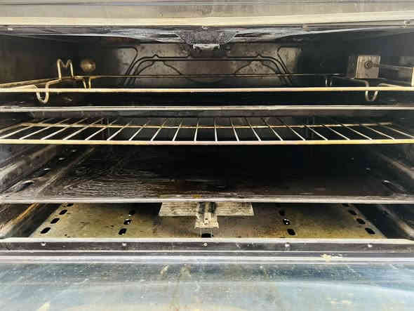 السلام عليكم طباخ ال جي العربي نضيف ماعندي مكان واريد ابيعه 5 عيون وفرن كلشي شغال بي ب150 وبي مجال مكاني بغداد الشعب رقم***********
