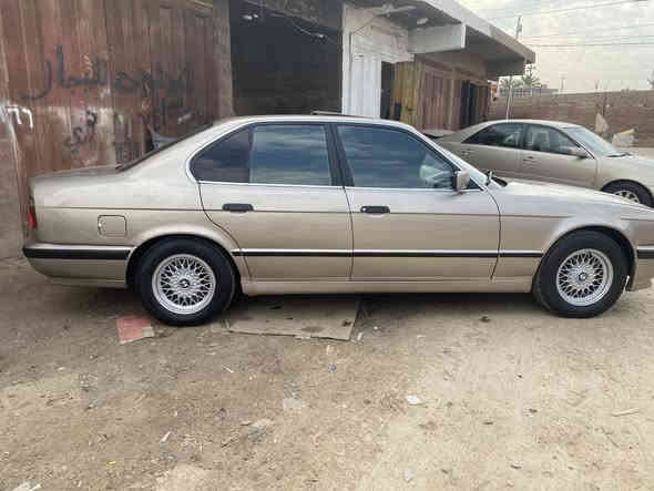 السلام عليكم بي أم525 مسكر موديل 91 
كير  مكينه خير من الله 
تخم تاير صدر جديد بجم عريض ويل خليه
 دوسات M دعاميات M 
سلايت شغال مشروع وطني 
السياره بأسمي رقم بغداد سنويه لل 2030 
السياره مصبوغه عام للجماليه بدون ضربه 
المكان بغداد 
السعر 55 وبيها مجال 
رقم الهاتف 
***********
***********
