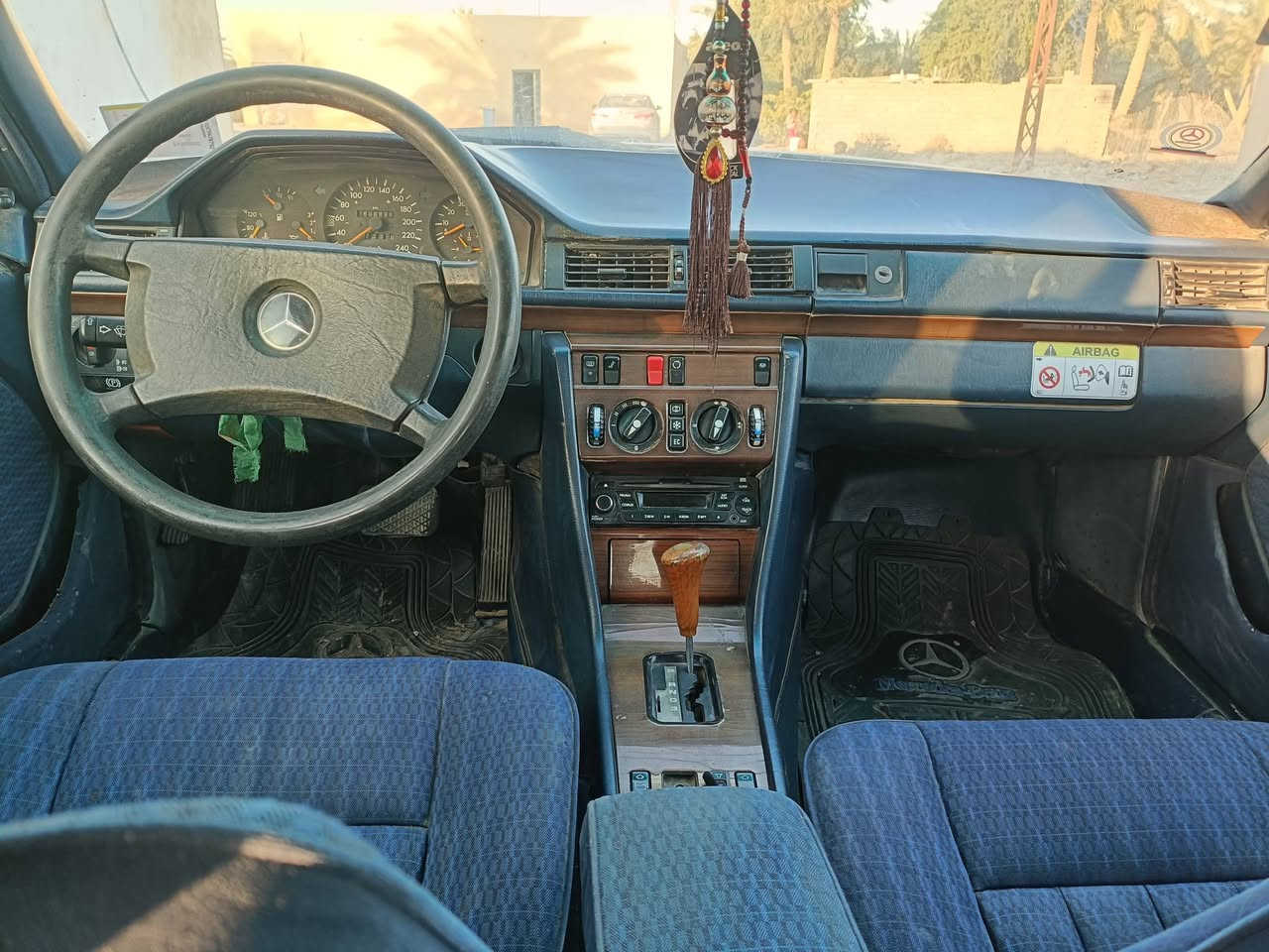 مرسيدس دب للبيع
٪ موديل 86
مشروع وطني 
رقم نكليزي
مكينه3000
تبريد خير من الله
السعر 60وبيه مجال قليل 
مكان ناصريه مركز 
للتواصل هاتف/‏‪0783 106 6246‬‏
