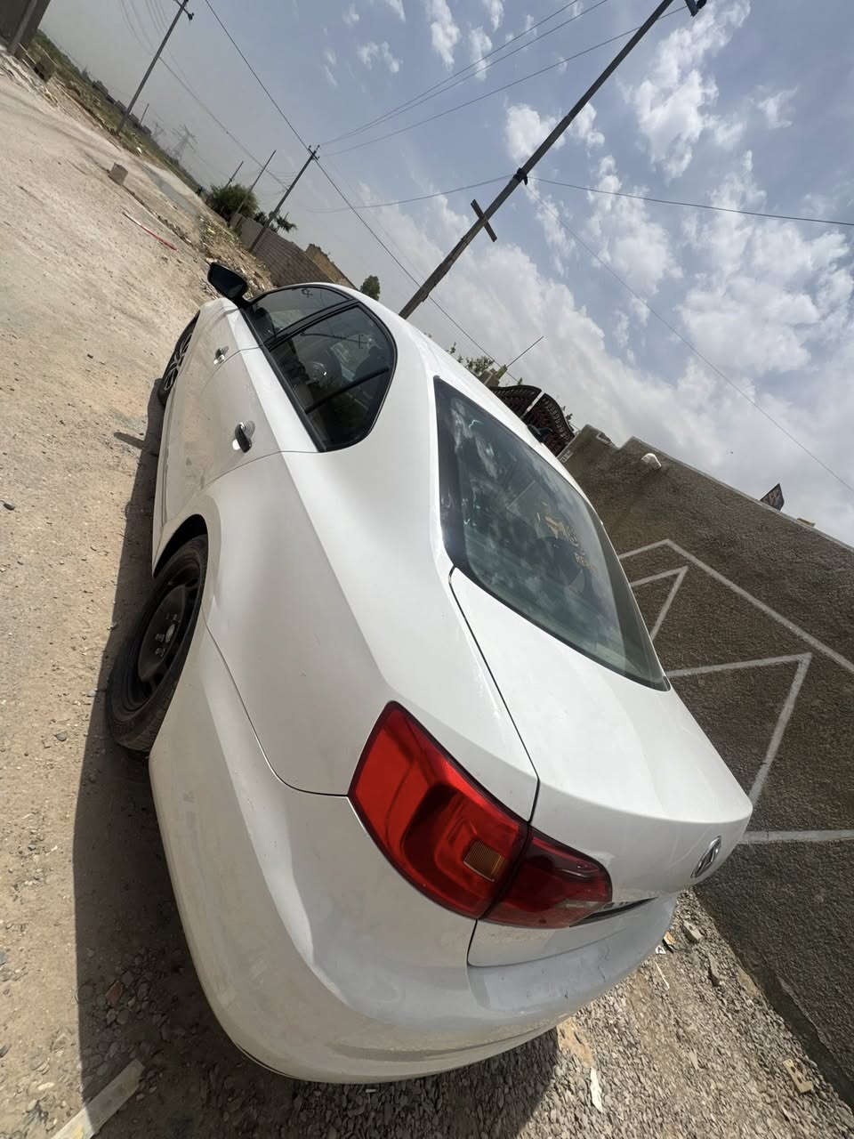 جيتا 2500 5 سلندر مديل 2011 
بيها جاملغ وباب عكس السايق وبنيد صبغ 
كير ومحرك خير من الله مكفول 
مكان السيارة بغداد برب الشام تفاصيل اكثر اتصال 
*********** السعر 77
