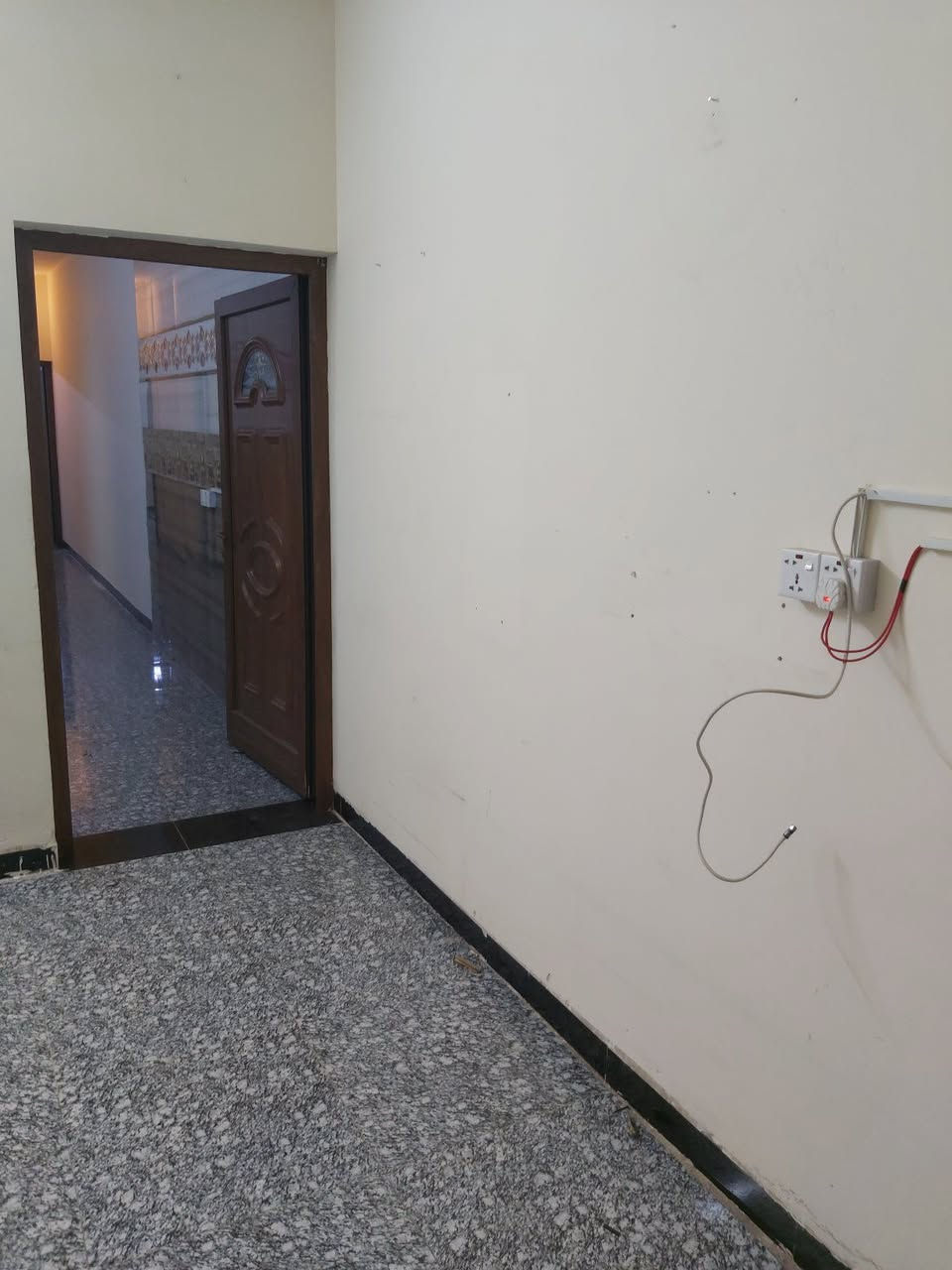 السلام عليكم ورحمة الله وبركاته ، شقة للايجار مساحة ٨٠ متر ، طابق اول (مو ارضي ) ، مكونة من غرفة نوم متوسطة للاطفال ، وغرفة كبيرة نوم مع حمام و هول ومنورين تناسب عائلة صغيرة افرادها من ٣ أشخاص 
الموقع: راغبة خاتون شارع الكم قريب من مسجد جلال في فرع ملا جمعة 
الإيجار الشهري : ٤٧٥ الف
للتواصل اتصال مباشر على الرقم : ***********
أو للتواصل واتس آب حصرا : +963982414657
أو +9647807731485
عقد الايجار يتم بأول يوم من تسليم المفتاح 
بالتوفيق للجميع
