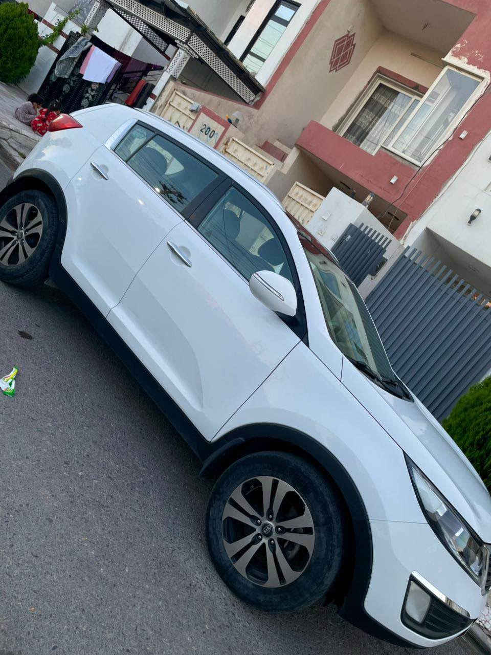 kia sportage 2011
بێ بویاخ 2 تعدیل هەیە 
فول فول پانوراما 
گێر بەشەرت  
مەکینە کرایتەوە 
770 هزار غرامەی لەسەرە 
نرخی 125
ژمارە موبایل ***********
شوێن هەولیر اكر, نينوى
