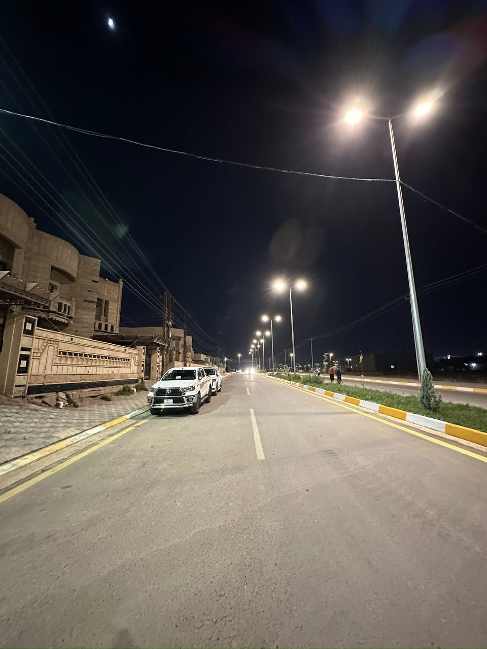 للايجار (القادسيه شارع المستشفى
مربع الحلاوي )
مساحة 200 متر 
واجه : 10 متر 
نزال : 20 متر 
شارع : ع سايدين مباشر  
٤ غرف نوم + 3 مجاميع صحيه + مطبخ  حار بارد + ستقيال 
كهرباء ٢٤ ساعه 
؛ الاستفسار  اتصال ع 
***********
