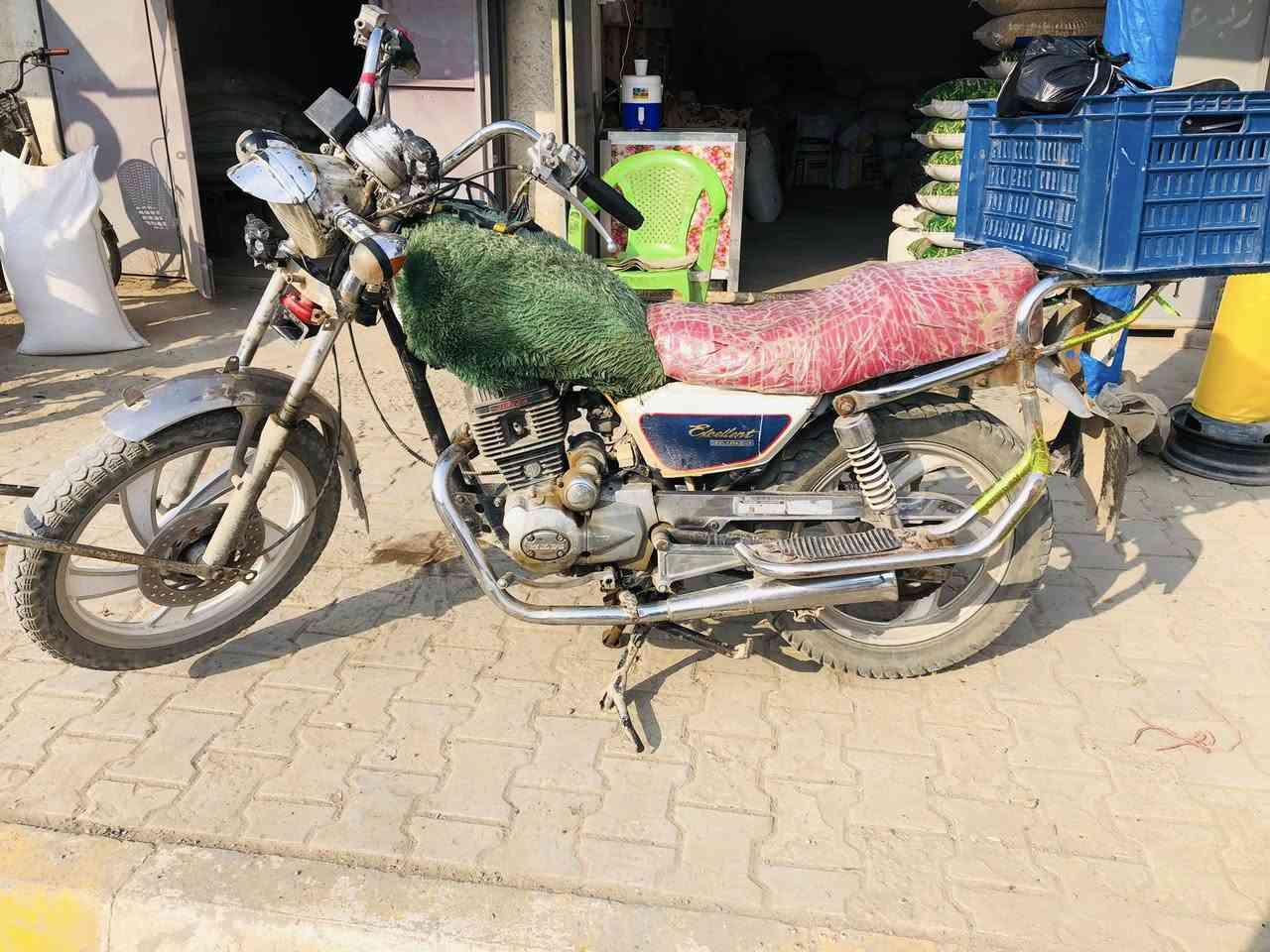 للبيع او المراوس دراجة جني دبل بلك دبل صلنصه ما نقاصها اي شي اوراق كامله سلف و هندر سعرها 250 و بيها مجال للاستفسار مراسله الصفحه او الاتصال على الرقم ***********
