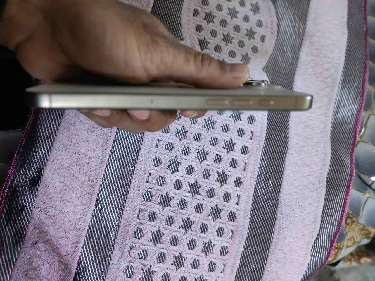 اللهم صلي على محمد وال محمد
ايفون 16 برو ماكس 256 جهاز شخط مابي 
الجهاز ماستر شرق أوسط  الكرتونه والكيبل 
السعر مليون 425  بعده داخل الضمان مكاني بابل تقاطع الثوره 
***********
