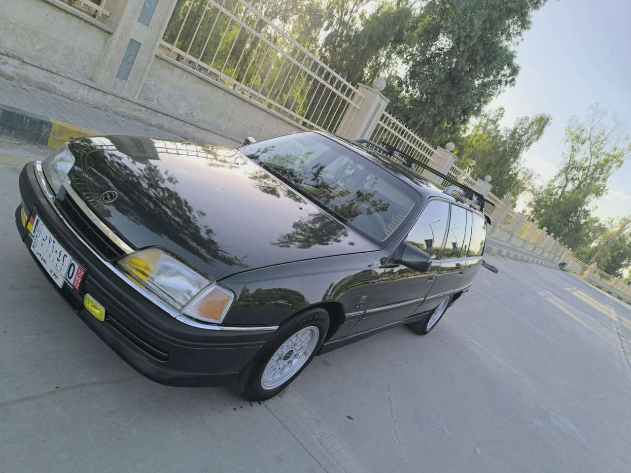 أوبل أوميكا موديل 1993 أصل وفصل
اللون أخضر زيتوني 
حجم 20أصلي المرغوب CDكرستال 
جامات الامامي كهرب سلايد ويل كب أصلي شركه 
السياره بيها صبغ 5قطع مال تقحيل تطويز أبيعك عام بشرط بدون دواخل ومعجون وضرر 
بشرط فرن (حراري) وبمواد ألماني وضمانو صبغ درجه أولى 
الطخم الامامي من أ..............إلى ي كلو مبدلوا جديد وبشرط 
الطخم الخلفي أكسن ودرايم شفتات كلو مبدلوا جديد وبشرط 
يعني أنطيك تراي عجين وطخم أمامي وخلفي جديد وبشرط 
وايرمنيا كلها شغاله 
الشبكه والسلايد الخلفي مال ستيشن أصلي مالها 
داخل وكشنات وبطاين أصلي وشركه وجديد داخلها يخبل حيل 
تفتح البوند وضع شركه أصلي 
تفتح الصندوك وضع شركه أصلي 
.السياره رقم نينوى الماني سنويه عضم شرط التحويل فقط عنواني الموصل حي المثى قرب جامع الروضه المحمديه 
(السعر 42$وبيها مجال للشراي )
رقم الهاتف (@***********) أسيا 
(*********** )كورك
