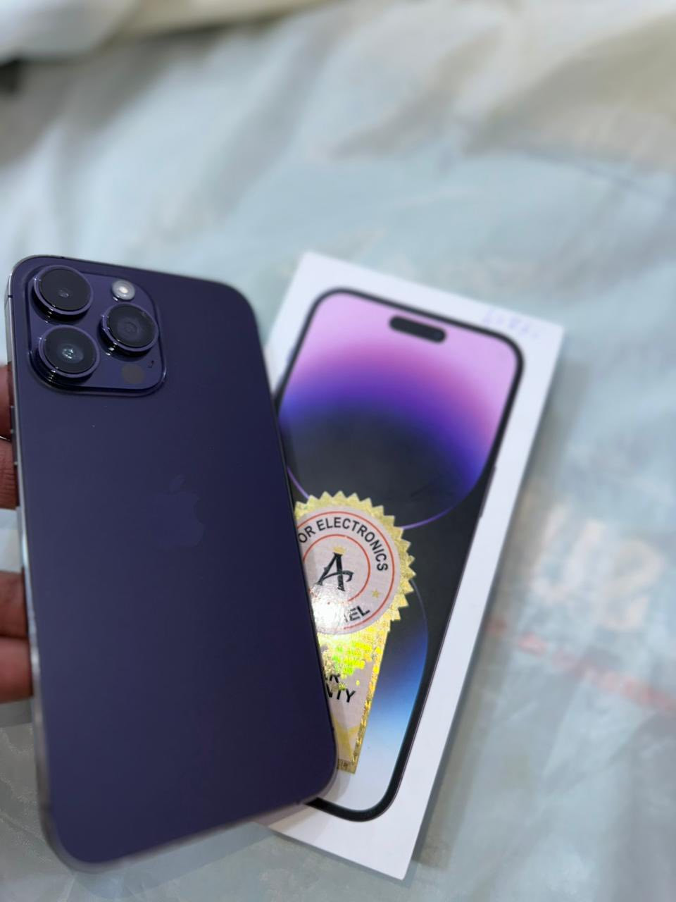 السلام عليكم ايفون 14بروه ماكس دبل شريحه شرق اوسط ذاكره 256بطاريته85جهاز كفاله كلشي ما مستبدل بيه كامل ملحقاته مكاني بصرة بيع ومراوس فقط ايفون السعر 875وبيه مجال بصيط كلش***********
