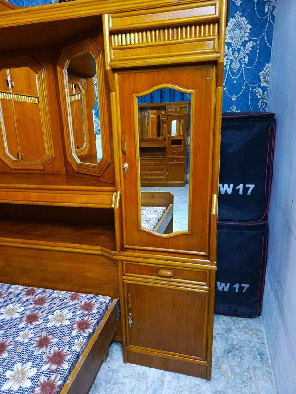 غرفه طابقين داخل خارج صاج تسكام السعر 900بيه مجال المكان بابل طريق السريع قرب محطة انوار بابل الشوملي اتصل ***********
