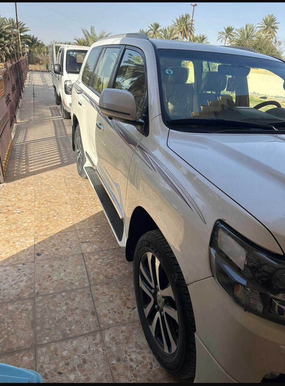 السلام عليكم
لاندكروزر للبيع او المراوس 
الموديل 2019
اللون ابيض
المحرك 8 سلندر
فول مواصفات 
تحكم استيرن جهتين
ديشبول لكزز
كاميرات محيطيه
دبل ماوس 
كشن كهرباء 
وبعد بيها هواي مواصفات 
السعر 490 وبيها مجال قليل 
ملاحظه السيارة مكفوله عدا الدعاميه الاماميه مبدله


**إذا كنت صاحب هذا الإعلان وتريد حذفه لأي سبب، رجاءا أرسل رسالة إلى الدعم الفني**