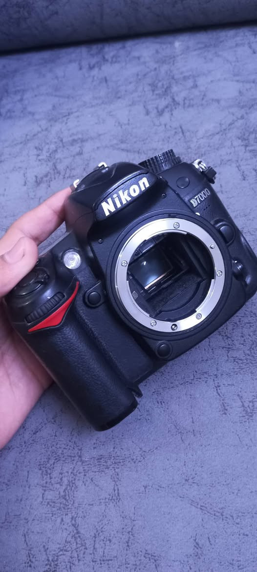 كمره نيكون 7000  سعر  450وبيهه مجال 
***********
