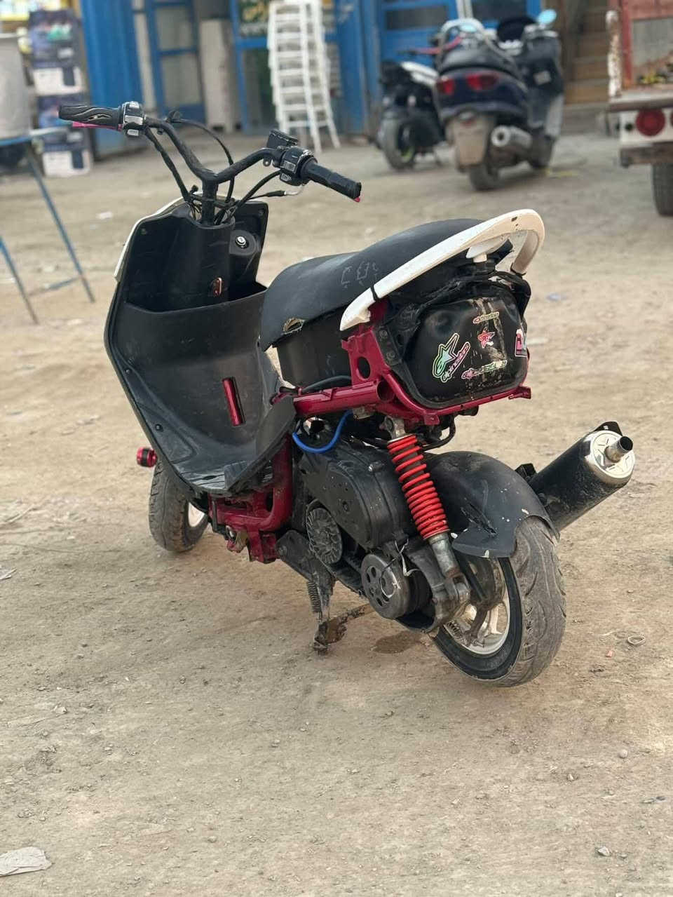 السلام عليكم دراجه شلعه ومعدل خير من الله سلف الدراجه اريدها ب350 وبيها مجال ***********
