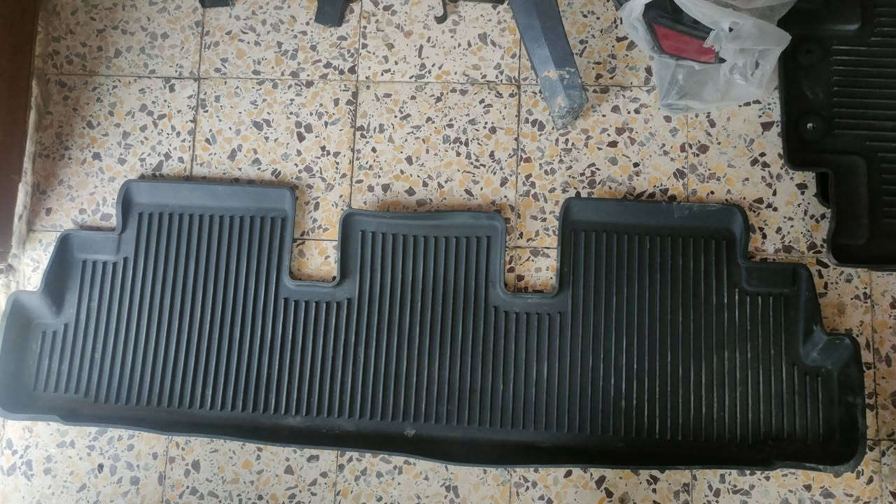 سلام عليكم اخوان موجود ارضيات بلادي نيسان باثفندر السعر ٢٠٠,الف مع التوصيل الي يحب  يتواصل ***********يوجد وايت ساب وشكرا
