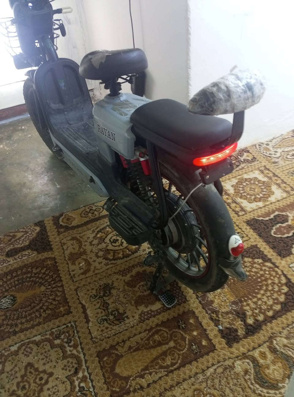 دراجه شحن للبيع جديده اي عيب ما بيها لايتها عالي لونها سمنتي اكبر حجم شاحنه ما بيها عيب بطاريات ما بيهن عيب  بس الاشاره ما تشتغل و الهونر فقط السعر 200 الف قفل المكان كركوك حي الاسره الخاص مفتوح


**إذا كنت صاحب هذا الإعلان وتريد حذفه لأي سبب، رجاءا أرسل رسالة إلى الدعم الفني**