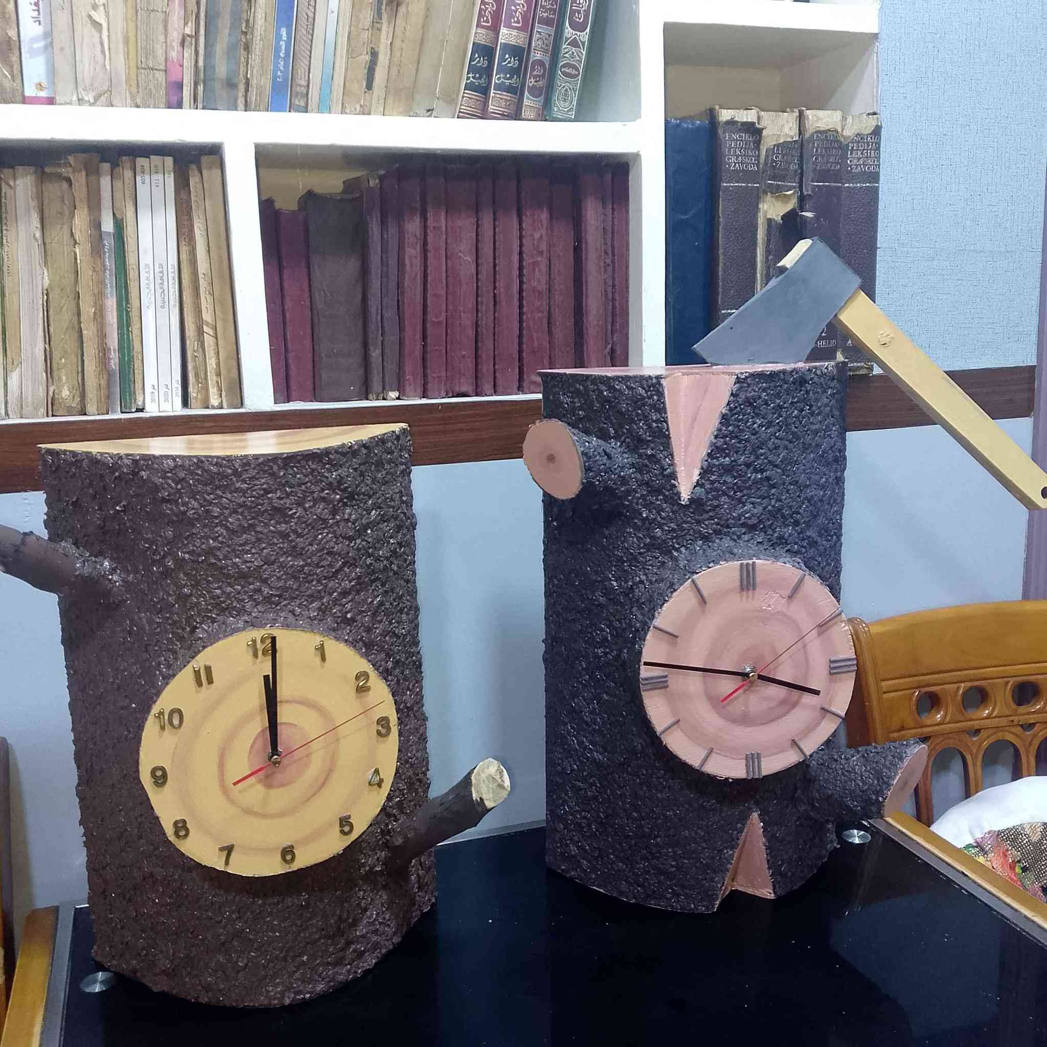 🪵 ساعة "روح الطبيعة" اليدوية - فن وإتقان 🪵

لكل من يعشق التميز والديكورات المستوحاة من الطبيعة، نقدم لكم ساعاتنا اليدوية المشغولة بحرفية فنية عالية، لتكون قطعة مركزية تخطف الأنظار في منزلك أو مكتبك.

المواصفات الفنية والجودة:

الهيكل: قاعدة وسقف وظهير من خشب المعاكس المتين لضمان الصلابة.

التصميم: مقدمة مقوسة من الكرتون المقوى، معالجة بطبقة "درع" تمنحها ملمس ولون لحاء الشجر الحقيقي.

الطلاء: مصبوغة يدوياً على مراحل لضمان ثبات اللون وواقعية مذهلة.

الماكينة: محرك (ماكينة) صيني عالي الجودة لضمان دقة الوقت.

القياسات والأسعار: نقدم لك خيارين يناسبان مساحة جدارك:

1️⃣ الحجم الكبير (الفخم): 📏 الارتفاع: 50 سم | العرض: 30 سم 💰السعر20.000] د.ع

2️⃣ الحجم المتوسط (الأنيق): 📏 الارتفاع: 45 سم | العرض: 30 سم 💰 السعر: 20.000] د.ع

لماذا تقتني هذه الساعة؟ ✅ صناعة يدوية: كل قطعة هي لوحة فنية فريدة وليست مجرد منتج تجاري. ✅ وزن مثالي: تصميم هندسي يجمع بين المتانة وخفة الوزن لسهولة التعليق. ✅ هدية فاخرة: اختيار مثالي لهدايا المنازل أو المكاتب. بغداد, العراق


**إذا كنت صاحب هذا الإعلان وتريد حذفه لأي سبب، رجاءا أرسل رسالة إلى الدعم الفني**