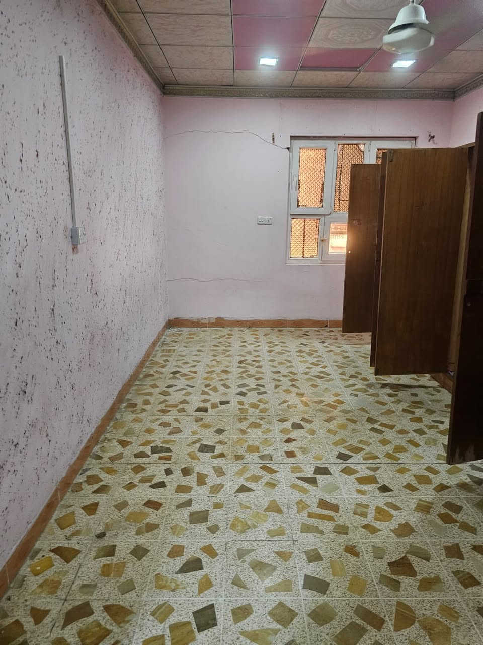دار للبيع او معارضة في حي العركوب 

غرفتين وهول واستقبال وصحيات 

للأستفسار اكثر الاتصال على الرقم 

‭***********‬
