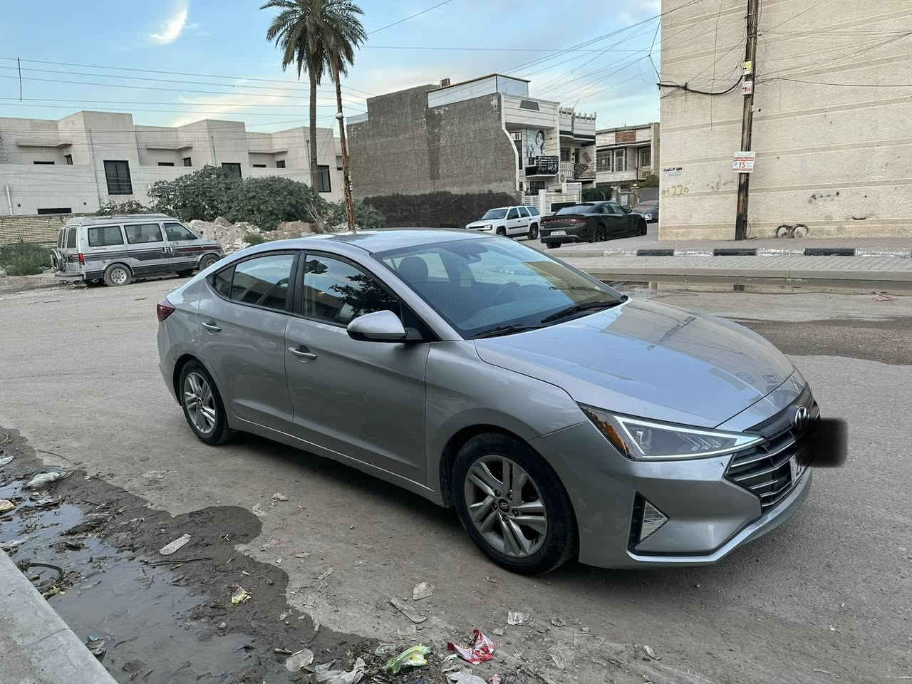 النترا موديل 2020 للبيع وارد امريكي 

بيها بابين صبغ حادث امريكا وجاملغ هنا صبغته 

سعر 120 وبيها مجال رقم اربيل باسمي 
محرك 2000 دوش 

***********
بغداد 
مواصفاتها المعروفه كامره شاشه 
نقاط عمياء
