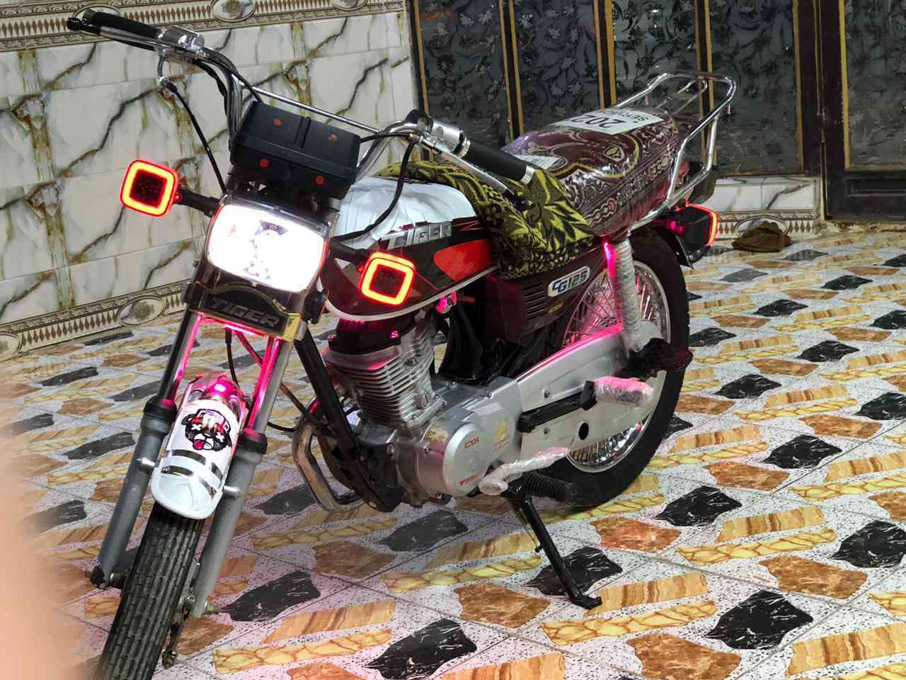 سلام عليكم تايكر موديل 21طلعه بل 23اورقها تقره 23 دراجه جاهزه علا اخر حبايه مال جناي اخذها ونساها محرك فول كلجاتها كلش قويات مكني كربلاء طوريج رقمي ***********
