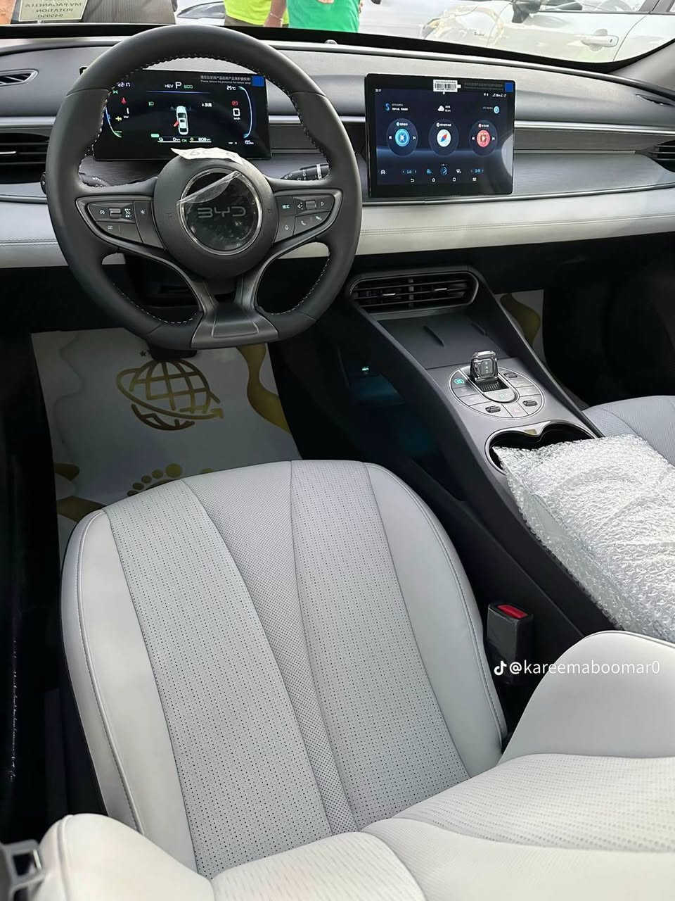 بي واي دي 2025 
مرقم بغداد جديد دولي
المواصفات 
ماشيه ١٢٤٠ كيلو 
مكينة 1500 
شاشة متحركة 
حساس خلفي 
كامرا خلفية 
مثبت سرعة 
كشنات جلد رياضي 
كير ماوس 
اوتو هولد 
لد امامي خلفي 
لايتات زنون 
تشغيل عن بعد 
ويل كب 16 
‎3 انظمة قيادة 
وباقي المواصفات معروفة 
مكاني كربلاء
***********
سعر ١٩.٤٠٠

#بيع.او مراوس
