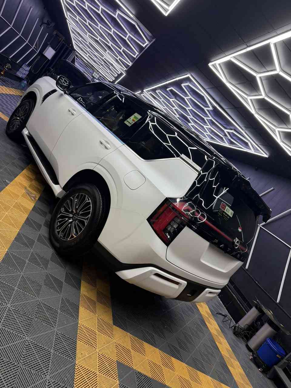 نيسان باترول 2026ضمان شركه السور فئه بلاتينيوم اعلى فئه محرك 3.8 تنفس طبيعي ماشيه 5000 الف اخت الزيرو مغلفه bbf بالكامل رقم بغداد بسمي السياره  مواصفات اعلى فئه شنو البالك بيهه كشنات مساج كهرباء تدفئه تبريد كشن خزن ميموري داخل جملي واسود دتاشو مرايه تعتيم رادارات 5 كامرات كشنات وسط وخلفيه كهرباء شفتات استيرن واستيرن كهرباء تشغيل عن بعد  وبيه هواي بينه مواصفات السياره غنيه عن التعريف وراقيه 
***********
