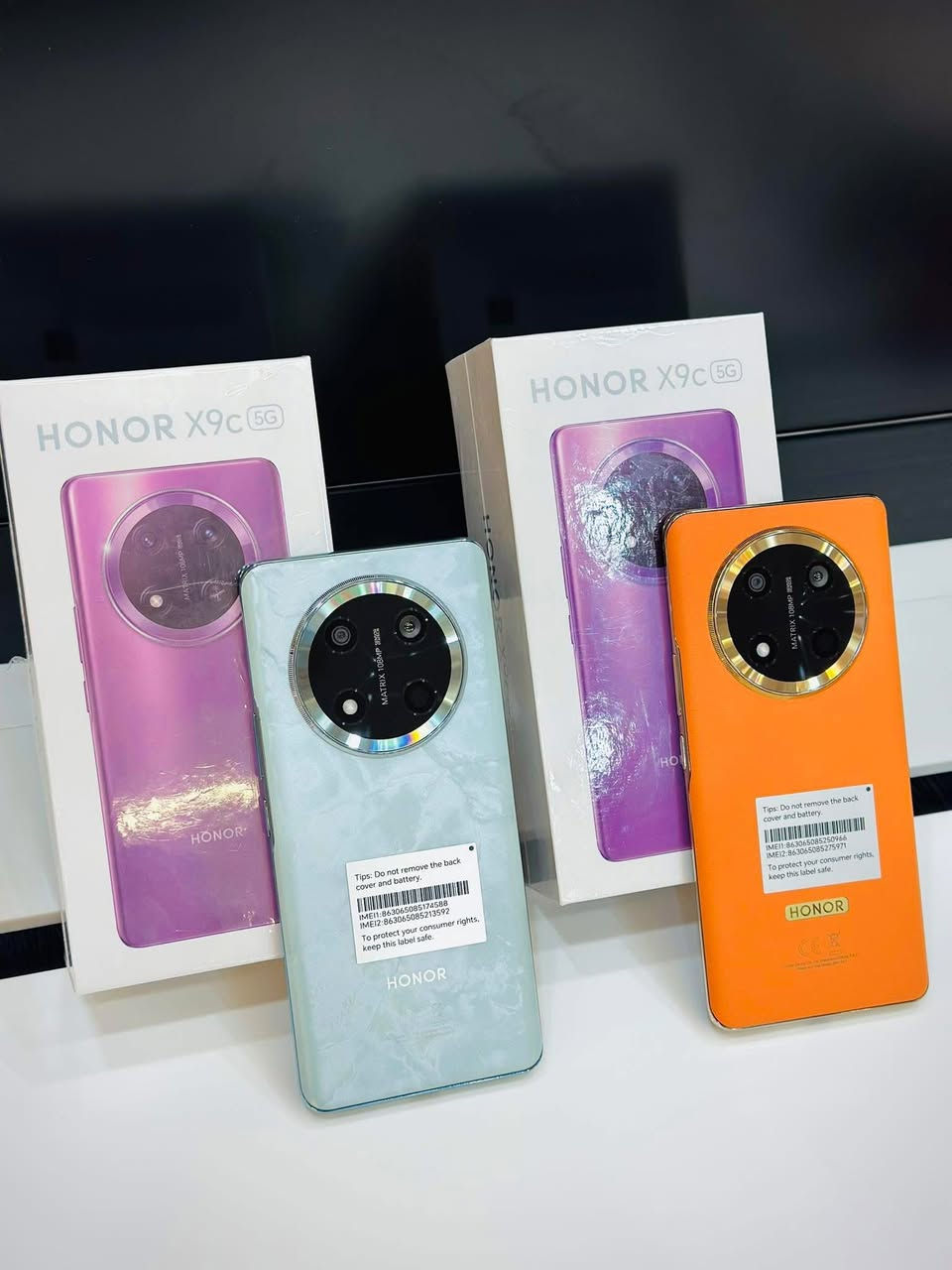 �🔥 متوفّر الآن – HONOR X9c 5G 🔥📣
هاتف يجمع بين القوة، المتانة، والأناقة بتجربة متكاملة تناسب كل احتياجاتك ✨📱
سعر 440 الف فقط 💥

🔧 أبرز المواصفات:

📱 شاشة AMOLED بحجم 6.78”
دقة عالية + معدل تحديث 120Hz + سطوع خارق يصل إلى 4000 nits لتجربة مشاهدة مذهلة.

⚙️ معالج Snapdragon 6 Gen 1
أداء ثابت وسلس للتطبيقات والألعاب اليومية بكل كفاءة.

💾 ذاكرة قوية / RAM12/ROM256

📸 كاميرا رئيسية 108MP مع OIS
صور واضحة وثابتة بتفاصيل احترافية، مع تصوير فيديو 4K.

🤳 كاميرا أمامية 16MP
سيلفي ممتاز ومكالمات فيديو بجودة عالية.

🔋 بطارية عملاقة 6600mAh
تكمل يومك وأكثر، مع شحن سريع 66W ودعم الشحن العكسي.

💧 متانة وحماية عالية
مقاوم للماء والغبار IP65 + مقاومة سقوط حتى 2 متر.

🔊 صوت ستيريو مع Dolby Atmos
تجربة صوتية غامرة وواضحة.

🧠 Android 14 + MagicOS 8
واجهة حديثة وميزات ذكية مع تحديثات مضمونة.

✨ ليش تختاره؟
✔️ شاشة ممتازة
✔️ بطارية جبارة
✔️ كاميرا قوية
✔️ تصميم أنيق ومتين
✔️ أداء ثابت لكل استخداماتك اليومية

احصل عليه من المدار الجديد بسعر مميز🥇

ــــــــــــــــــــــــــــــــــــــــــــــــــ

#المدار_الجديد _الاول ويبقى الاول 💯 ضمان حقيقي ننطيك وانسب سعر بالسوق 👌🏅
• متواجدين يومياً من الساعة 9 صباحاً وحتى 9 ليلاً.
📍 موقعنا السماوه _شارع باتا_ قرب موكب الشرقي _مجاور ازياء قصي ايدام_ 
الاتصال واتساب: ***********☎️
الاتصال المباشر: ***********☎️
يتوفر لدينا توصيل 🚕 داخل المحافظه مجاني
