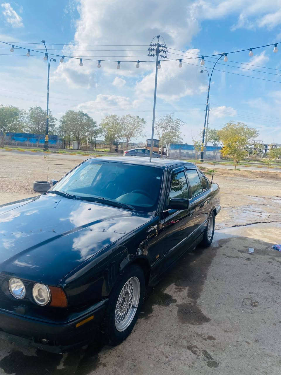 525موديل 93 دبل ايرباك تبريد تدفئه شغال كشنات جلد محرك صقر28 صبغ عام بدون ضربه سنويه 30 سياره بسمي  كهربائيات شغال كامل كير اوتماتيك  سعر75 رقم تلفون***********
