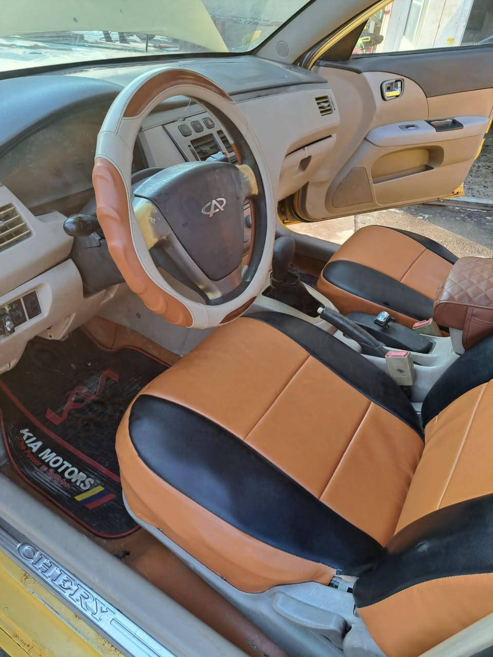 السلام عليكم سياره شيري اي فايف اتوماتيك محور نضيفه ودوشمه جديده احلى من صوره السعر ٣٧ مكانه ديوانيه الشراي يتصل ***********
