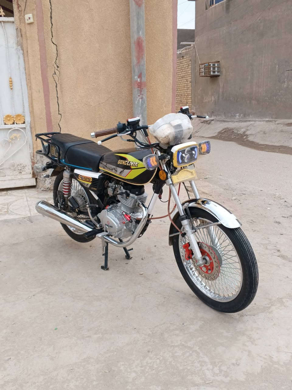 سلام عليكم 
تايكر سولنك للبيع 
TIGER SONLINK  
دراجه موديل 2025 
دراجه مال جناي 
تايكر سونك الاصلي باب اول ختم ونجوم بعدها على وضع الشركه
ملاحضه:  الدراجه باب اول الاصلي. 
صار 6 اسابيع من طالعه من الوكيل 
الدراجه عل ايدي طالعه 
اوراق كامله 
دراجه كامله مكمله
كهربائيات كلشي شغال 
محرك مكفول ما مفتوح 
دراجه خير من الله شلعه ومعدل ✈️✈️
كلشي ما ناقصه دراجه مال جناي 

مواصفات:
- بصمه وسويج
- بريك امامي دسك عنبار زيتي 
- وكلج عنبار زيتي 
- تشغيل عن بعد
- تقفيل + تفتيح
- حساس سرقه
- تشغيل بصمه او سويج
- MB3 بلادي
- شاحن YSB خارجي
- دشبول الكتروني 
- دشبول شغال
- كهربائيات شغاله
- لايت عدسه عالي + ناصي + سكن لد 
- بك لايت لد شكل الحديث  
- اشاير أيضاً لد شكل الحديث  
- تايرات جدد  
- الدراجه كفاله عامه من كلشي 
الدراجه كاملة على اخر حبايه 
سعر 725 وبيه مجال 
ب7️⃣2️⃣5️⃣ وبيه مجال 
الدراجه شغاله عل اخر حبايه تريد
مكاني بابل محاويل 
رقمي ***********
واي استفسار تفضل اتصل وميكون خاطرك اله طيب 🤝
