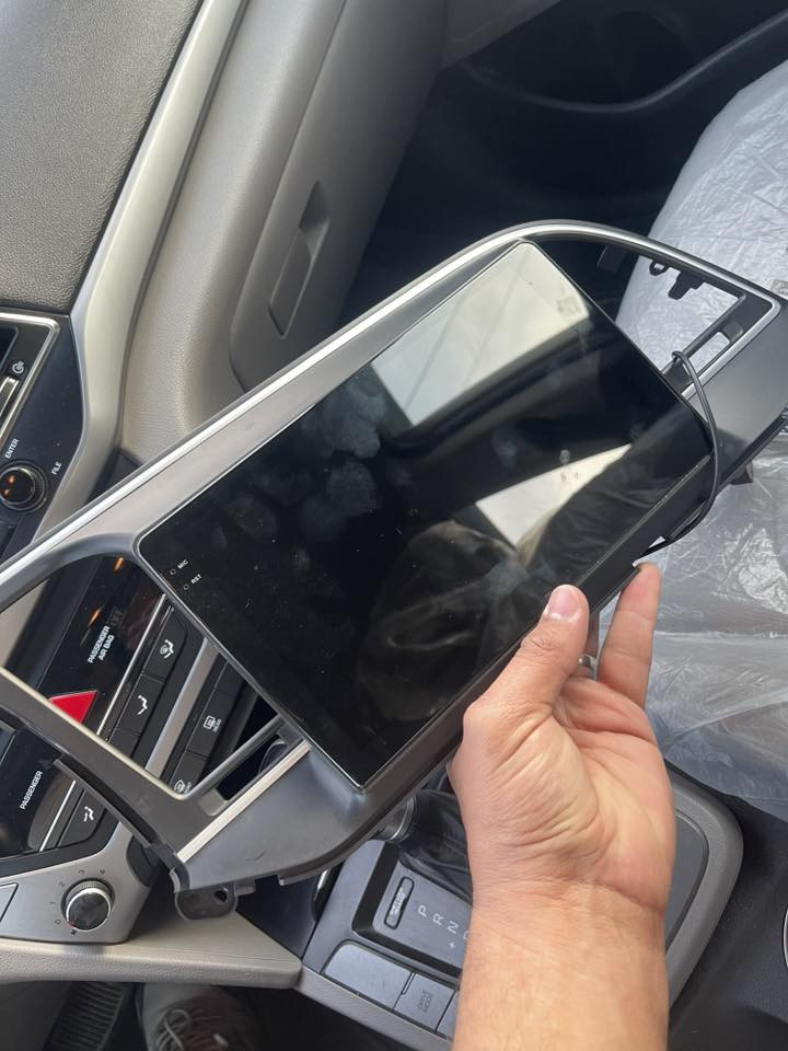 شاشه للبيع سعر ١٢٥ الف 
مستعل شي قليل كلش 

شغاله ومابيها شي مكاني ديالى بعقوبه

***********
