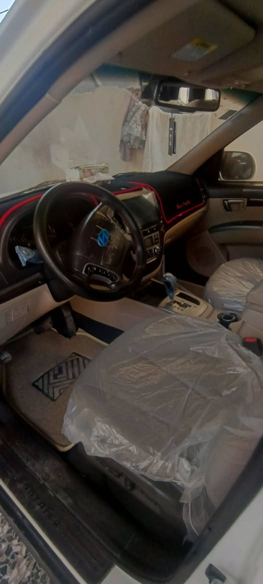 للبيع سنتافي بغداد موديل 2012 
مكفولة كفالة عامه 
ماشيه أربعة 64
العنوان بغداد جسر دوار 
***********
***********
