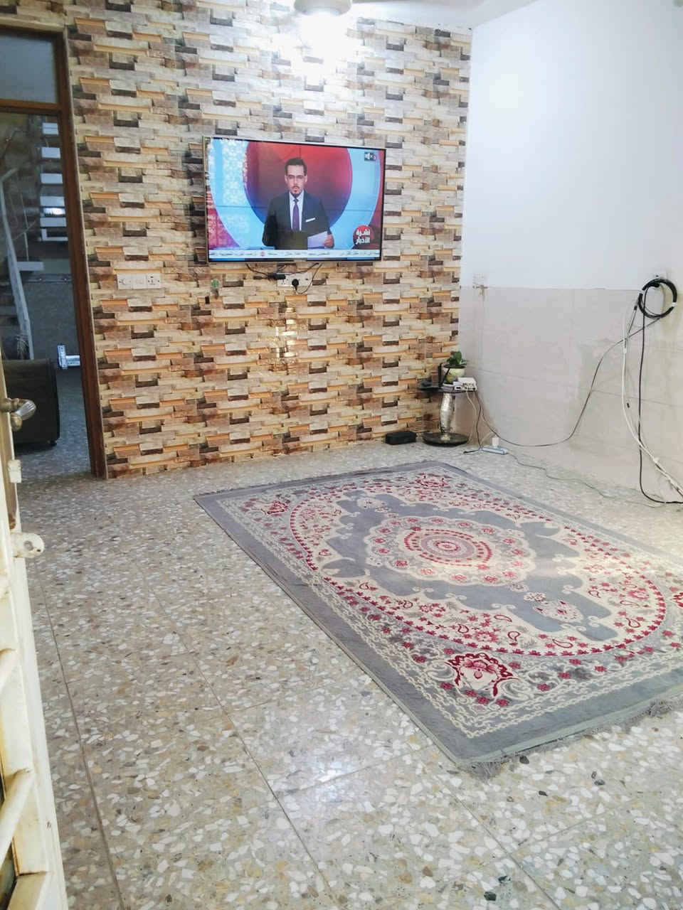 مشتمل للبيع نضيف جدآ وموقع ممتاز مساحة ٦٥ متر واقع حال ١٠٠ متر
طابق الارضي استقبال مع هول حولي
مع مطبخ وصحيات سيراميك
والطابق ٢ غرفتين نوم احداها سويت
والطابق ٣ بيتونه كبيره
الاستفسار الاتصال ***********
